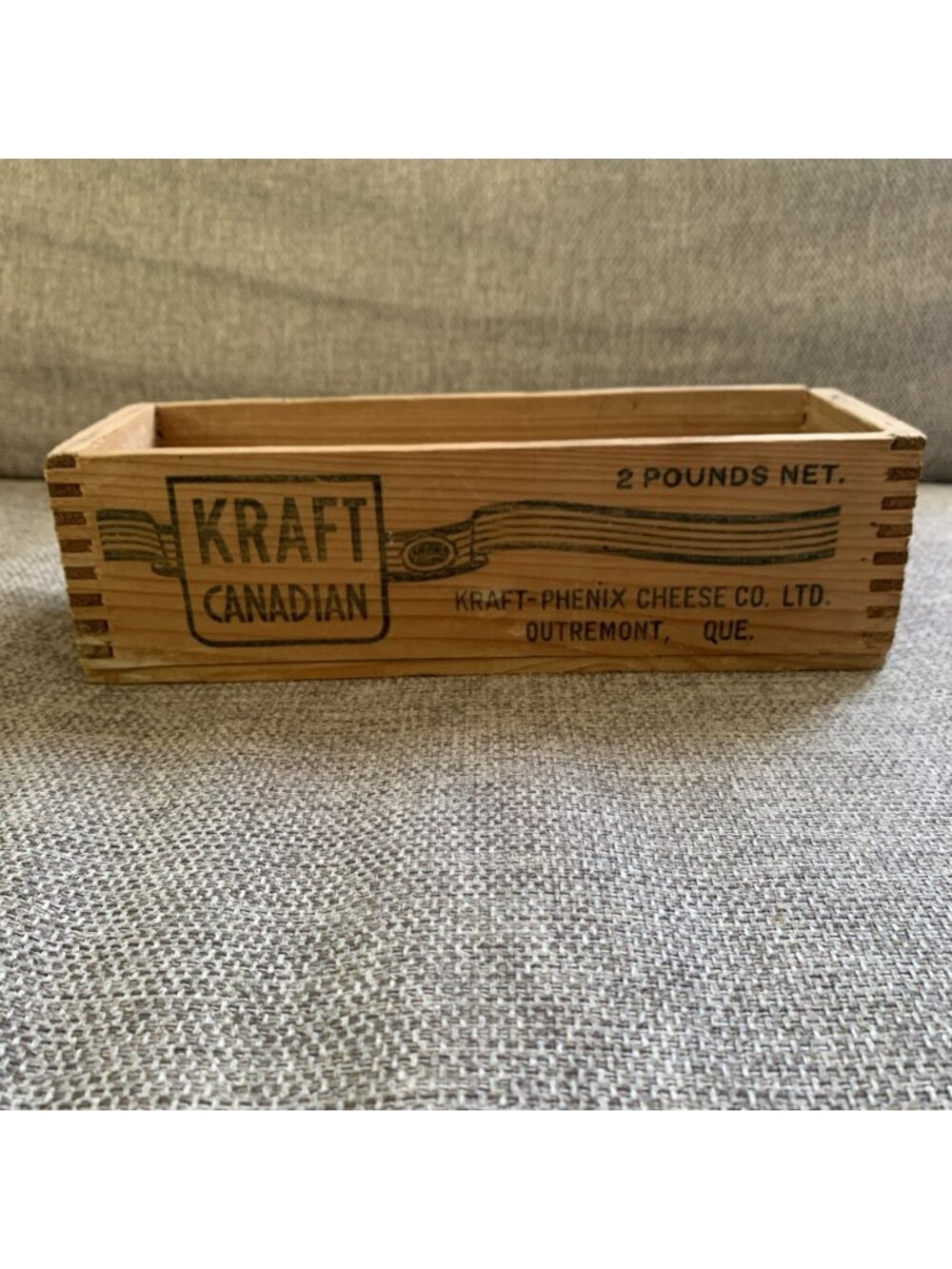 Kraft Canadian Cheese Wooden Crate Pasteurized Blended Outremont QC 2lb ERROR